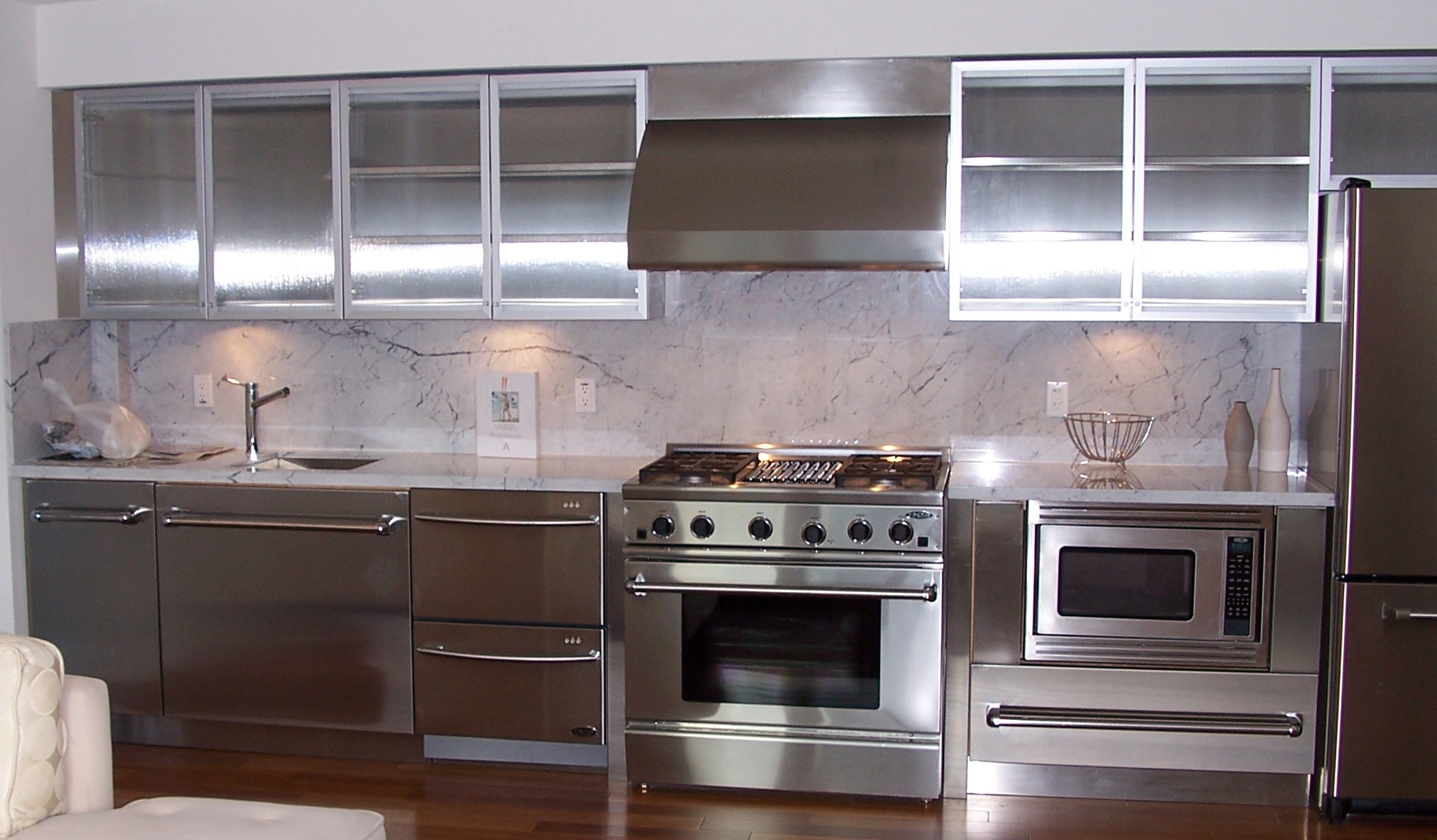 Minimalist Stainless Steel Kitchen Cabinets for Simple Design